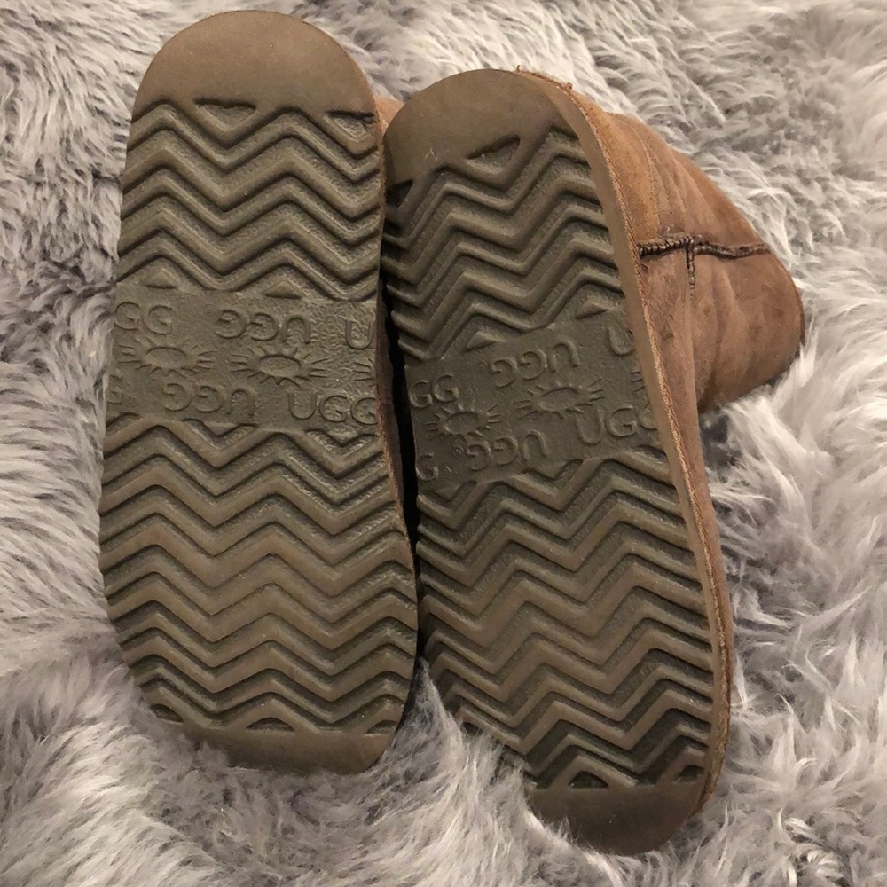 UGG Classic Boot - Picture 4 of 8